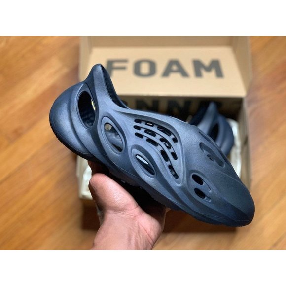 Size 11 Adidas Yeezy FoamRNNR "Mineral Blue"